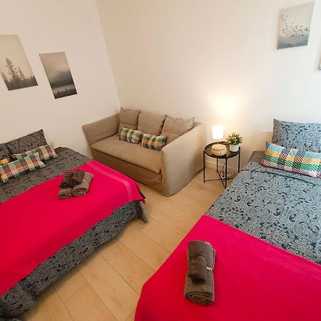 ברצלונה Private Rooms By Plaza Universidad מראה חיצוני תמונה