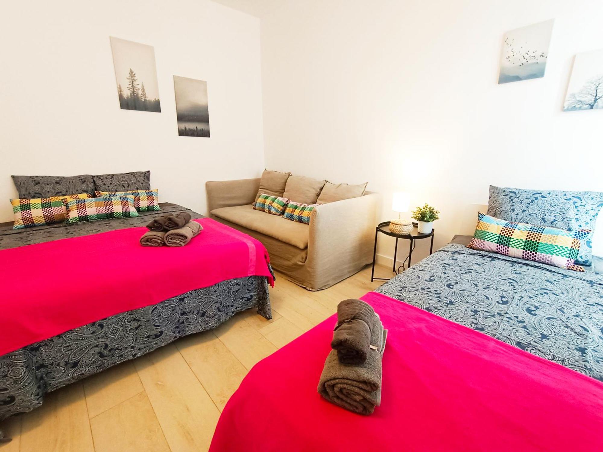 ברצלונה Private Rooms By Plaza Universidad מראה חיצוני תמונה