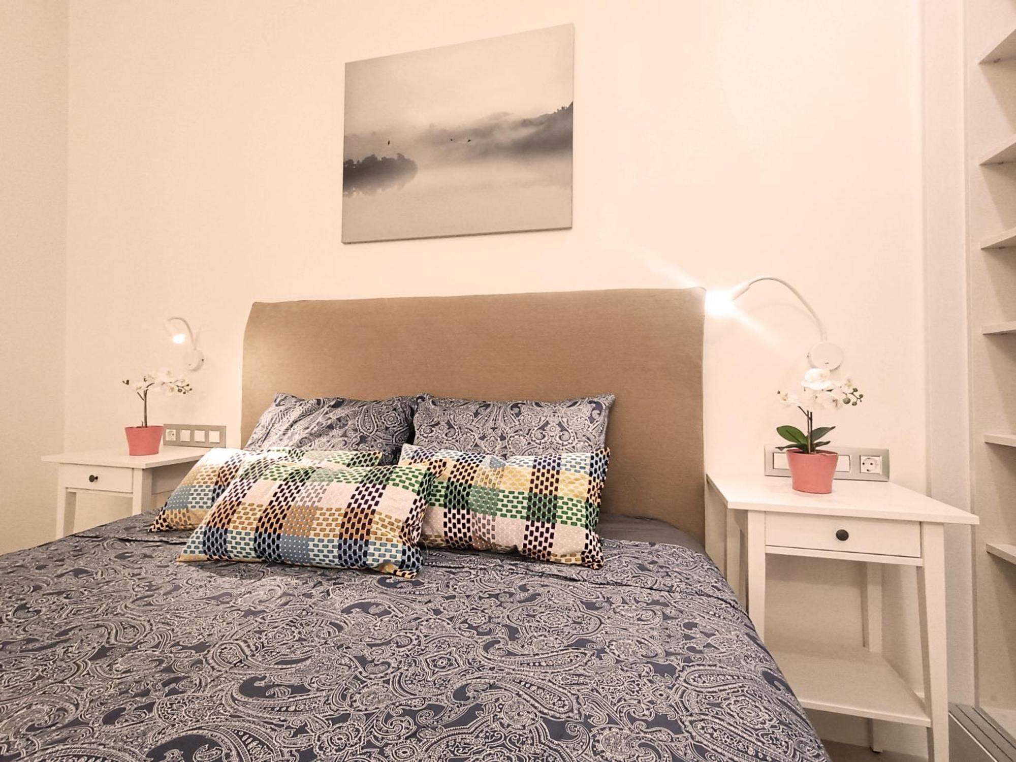 ברצלונה Private Rooms By Plaza Universidad מראה חיצוני תמונה